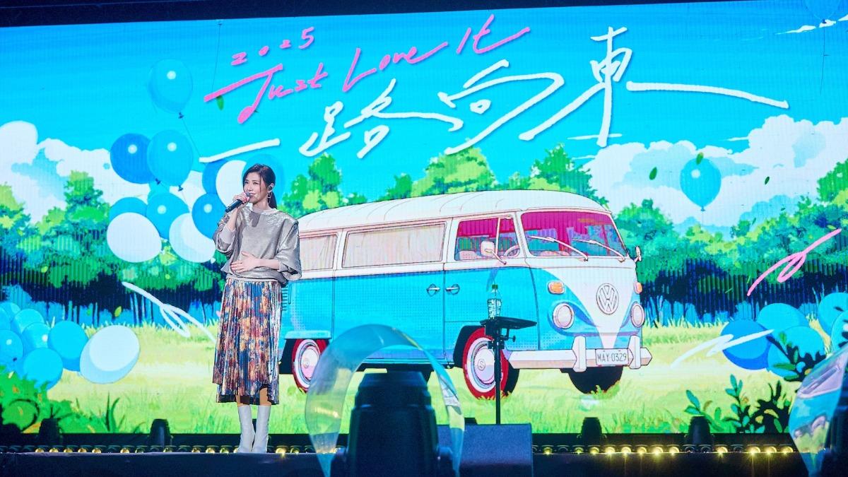 蘇慧倫昨天就抵達花蓮，搶先買了不少伴手禮。（圖／相信音樂提供）