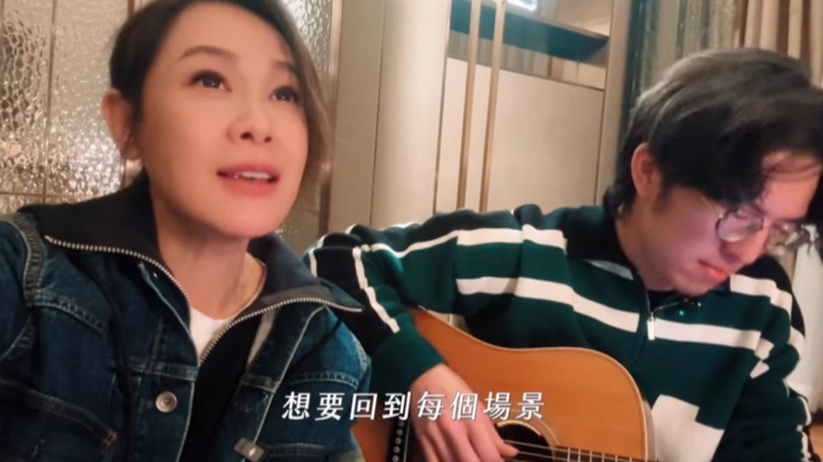 劉若英在吉他手伴奏下獻唱〈好好〉。（圖／翻攝自劉若英IG）
