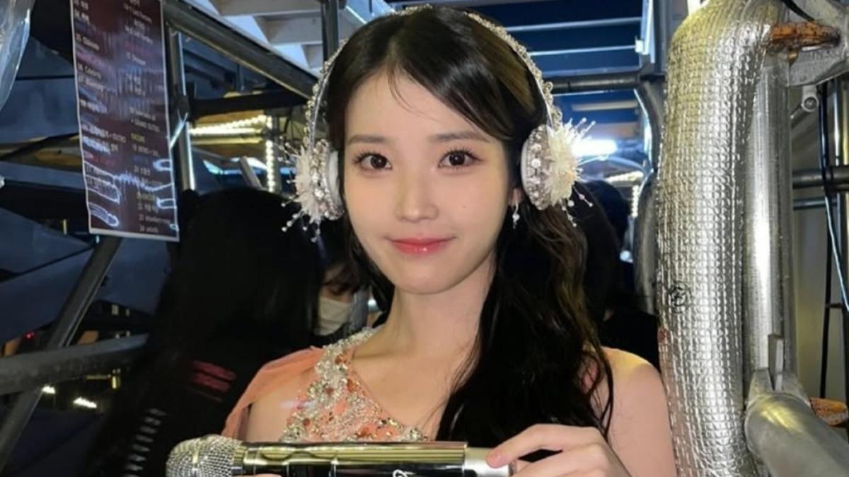 韓國人氣歌手IU曾支持彈劾集會，近日遭其支持者湧入她的社群媒體留下負評。（圖／翻攝自IG@dlwlrma）