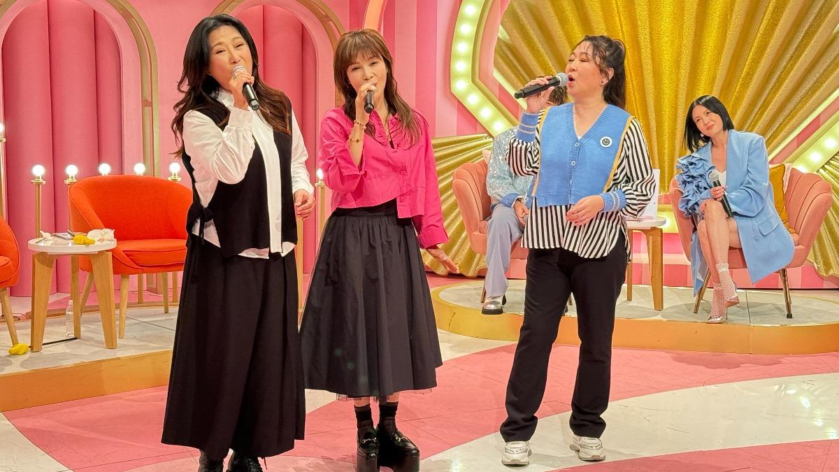 王瑞霞、蔡秋鳳、張秀卿合唱歌曲。（圖／三立提供）