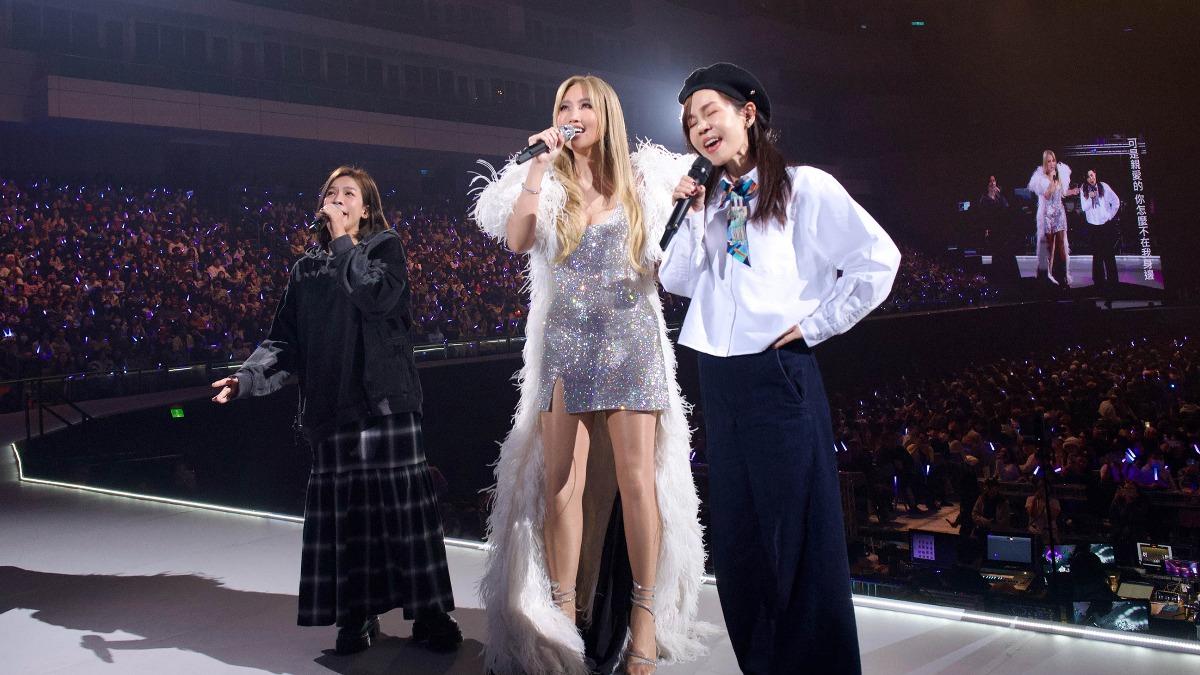 江美琪、A-Lin、彭佳慧一起合唱。（圖／众悅娛樂提供）