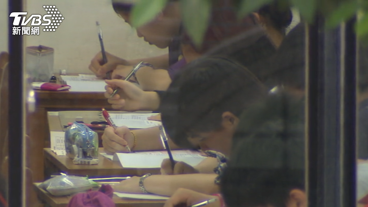 有高中生上網發文表示,自己以國防醫為目標,並經由學測進入到備審,卻因身分問題被取消資格。(示意圖,非當事新聞畫面/TVBS)