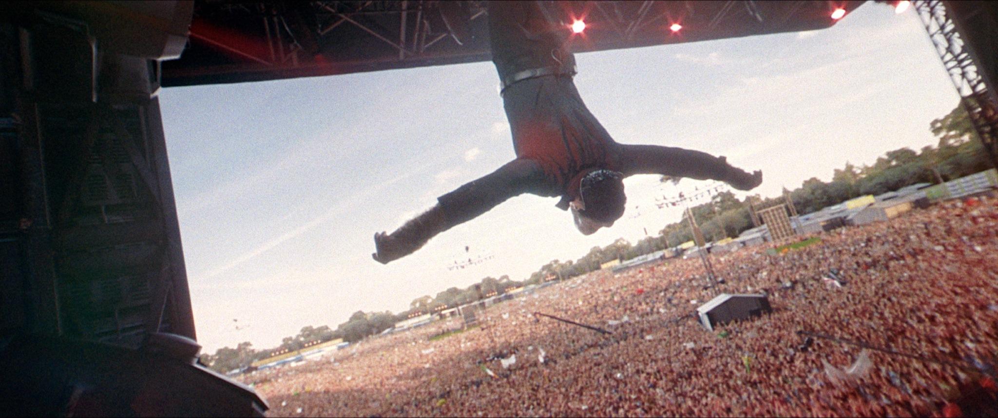 《更好的人》還原多場羅比威廉斯經典現場演出。（圖／台北双喜電影提供）