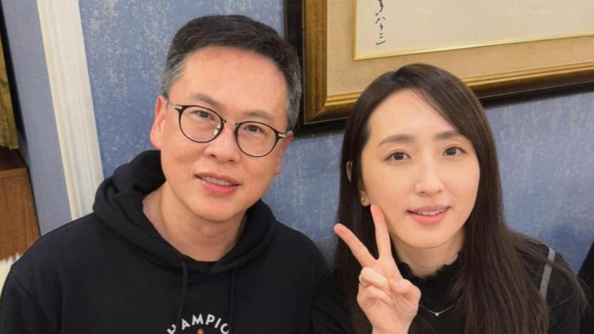 王兆杰（左）跟女神柯佳嬿（右）合體。（圖／翻攝自賈永婕臉書）