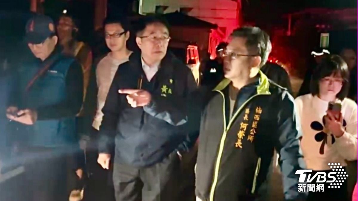 黃偉哲赴災區。（圖／TVBS）
