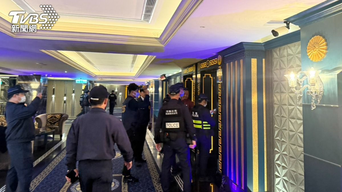 高雄市警察局正好在實施節日安全維護工作。（圖／TVBS）