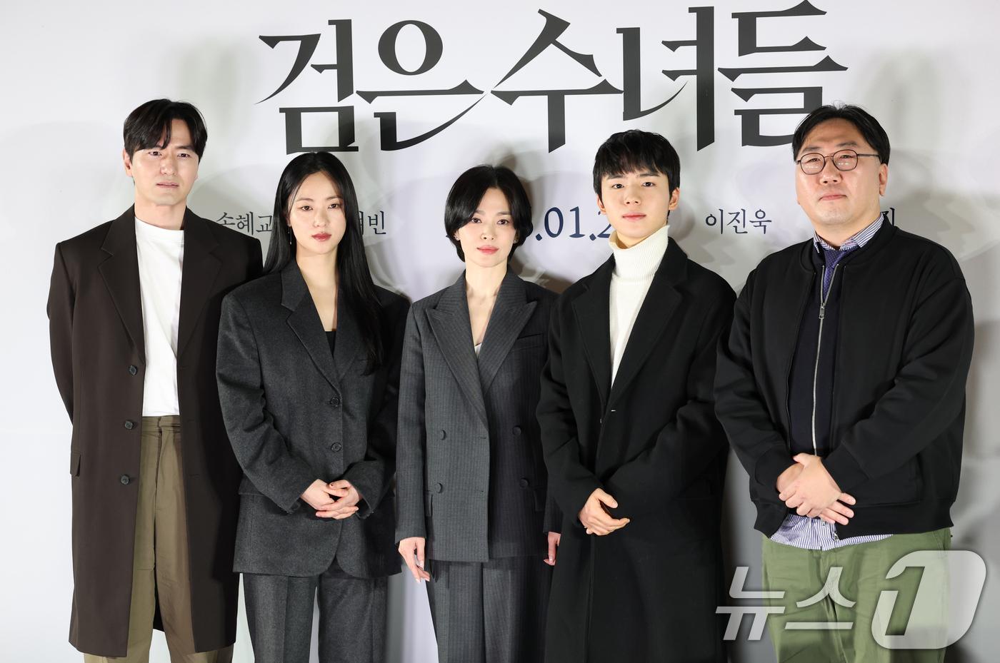 主要陣容左起為李振郁、全余贇、宋慧喬、文友辰跟導演權赫宰。（圖／news1提供）