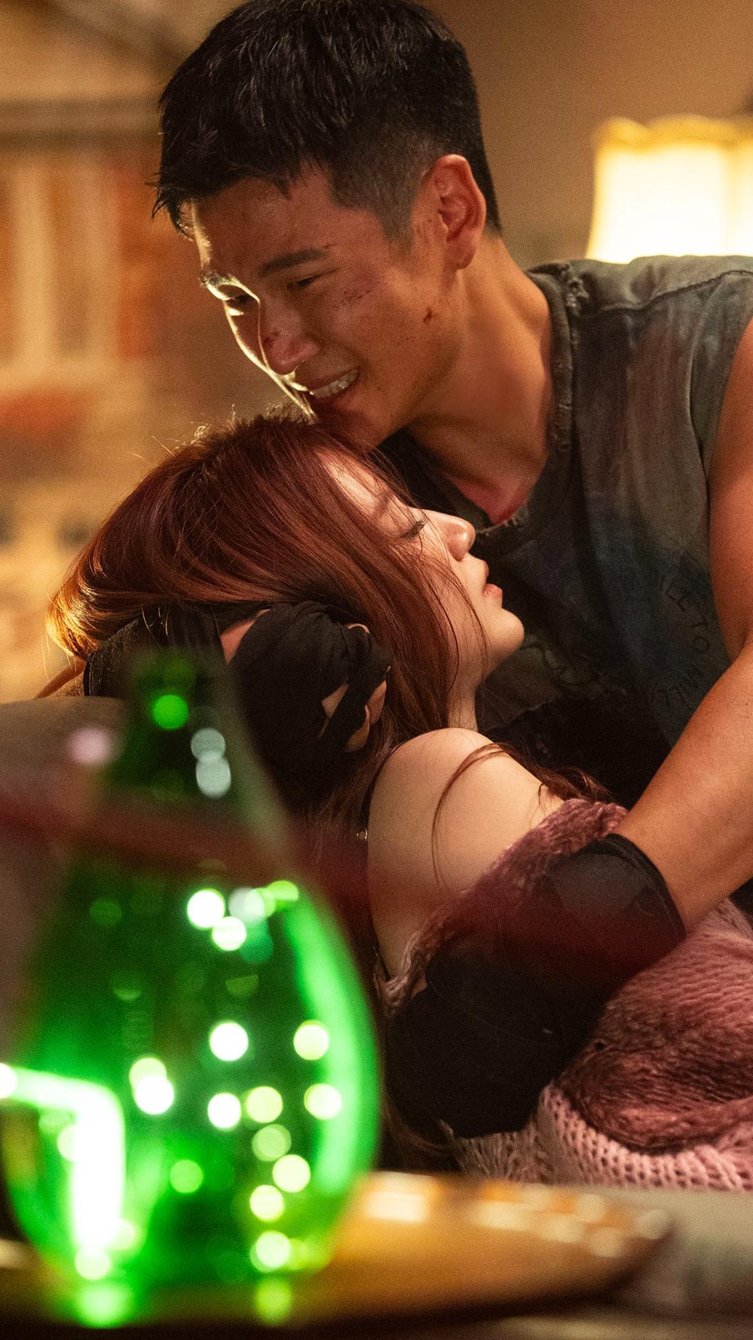 葉舒華跟周興哲有很多親密互動。（圖／星空飛騰提供）