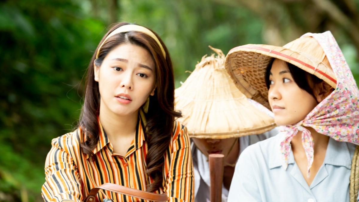 白家綺（左）挺孕肚拍戲，演員群對她很照顧。（圖／民視提供）