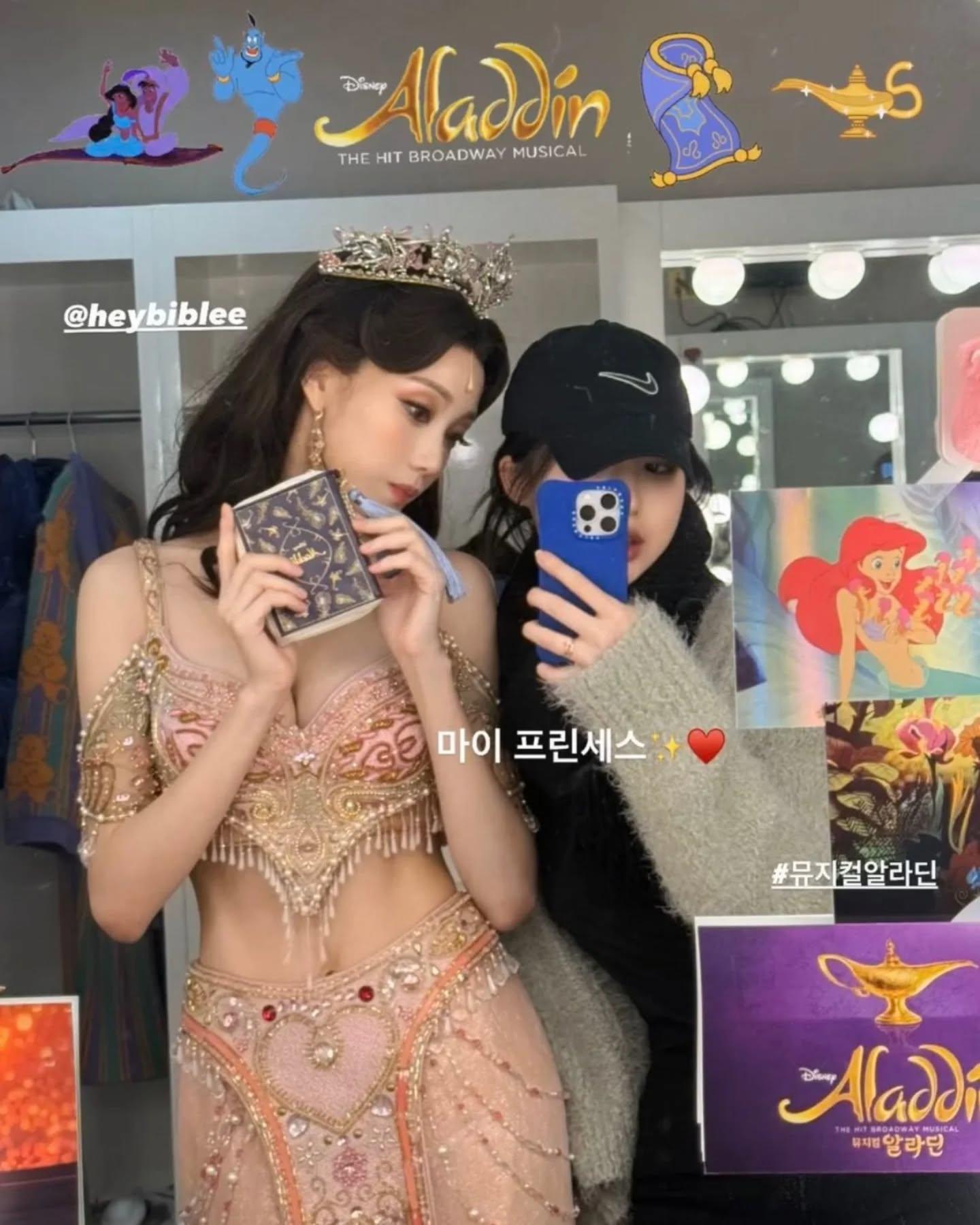 李聖經（左）的「11字腹肌」曲線驚人。（圖／翻攝自sungkyoung__ IG）