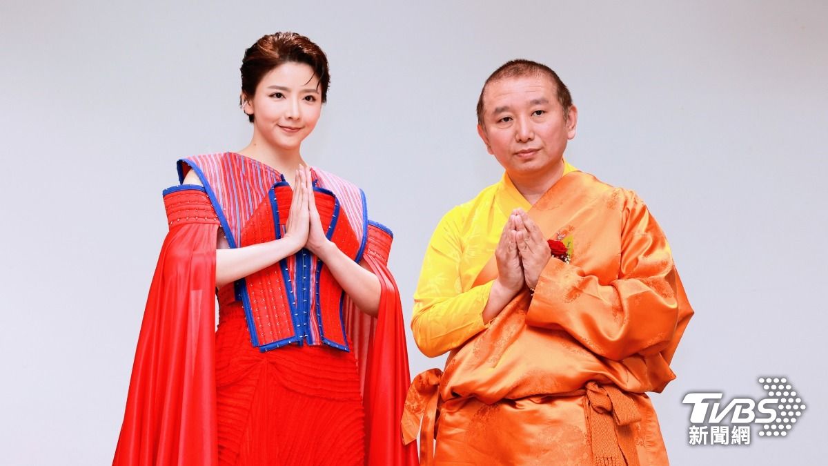 宋羽葤和雪歌仁波切出席記者會。（圖／趙世平攝）