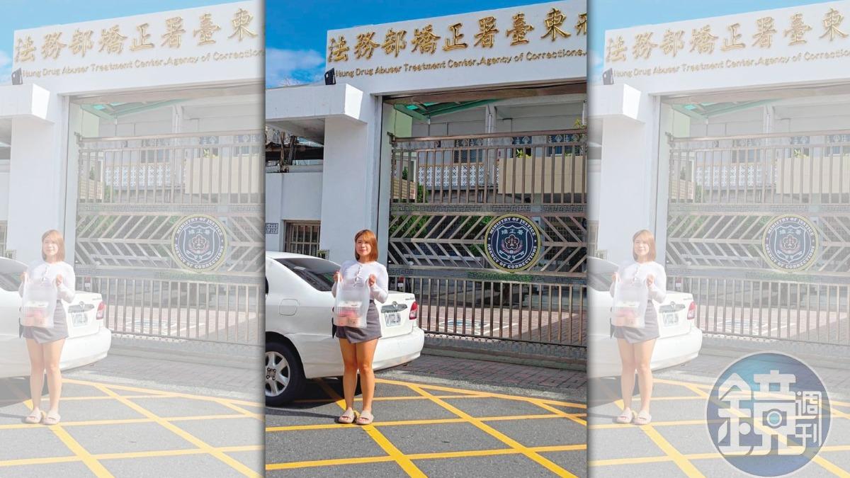 Colbie每天單槍匹馬開車穿梭台東各監獄寄菜、代客聊天。（圖／讀者提供）