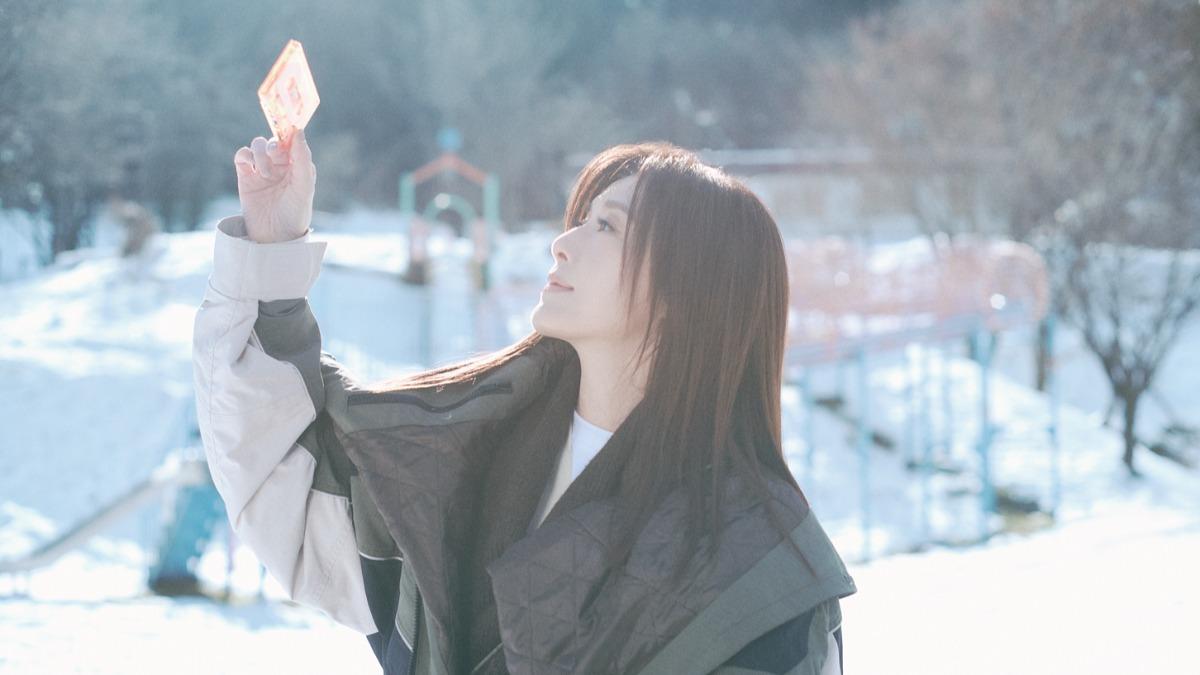 蘇慧倫為了搶光拍攝，一早就前往雪地取景。（圖／相信音樂提供）