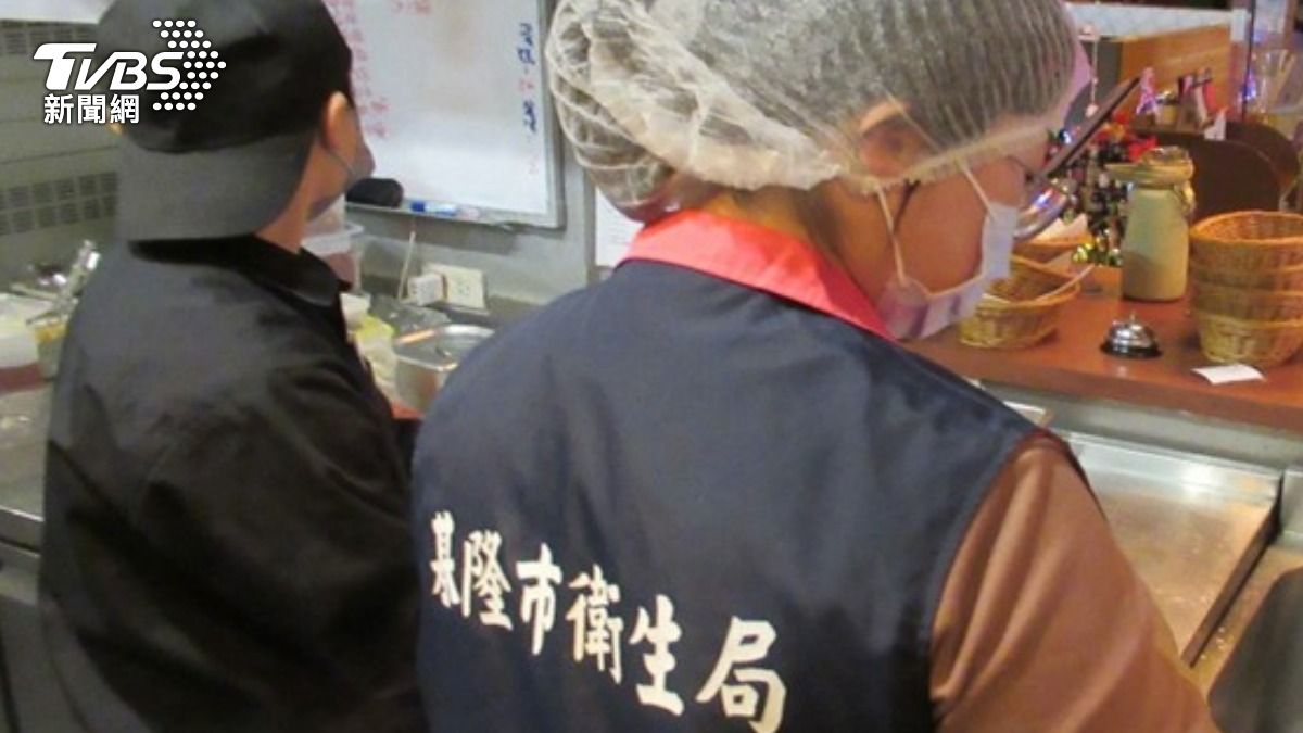 衛生局前往稽查。（圖／TVBS）