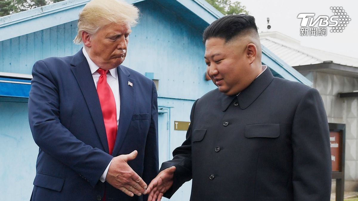 2019年6月30日金正恩和川普在南北韓的非軍事區（DMZ）會面。（圖／達志影像美聯社）
