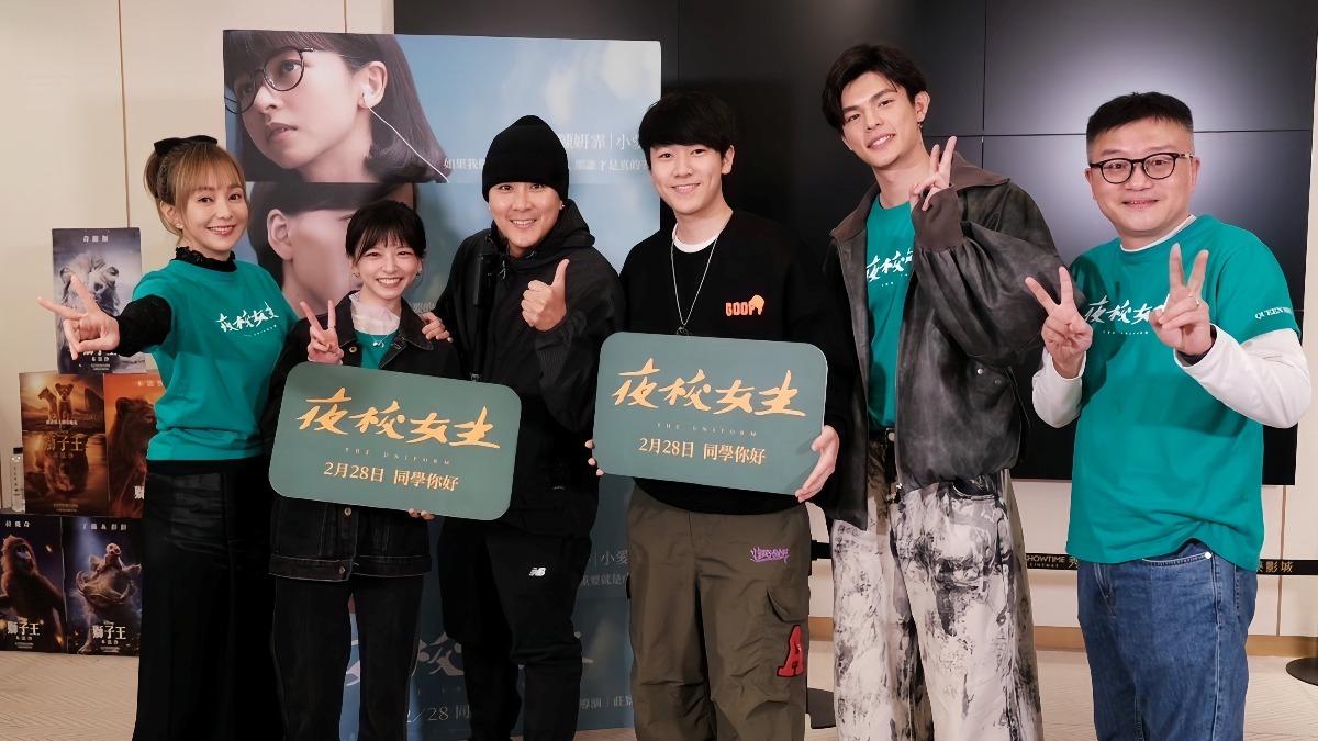 王仁甫帶著兒子YAYA驚喜探班季芹。（圖／興揚電影提供）