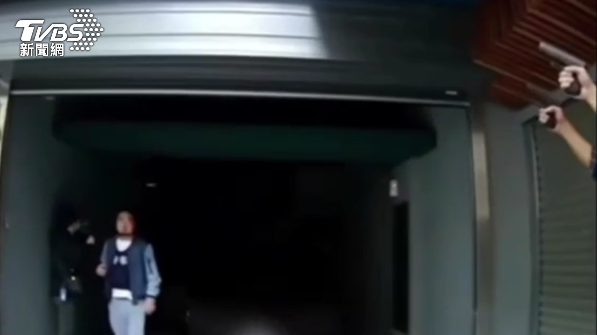 簡男和林男被壓制逮捕。（圖／TVBS）