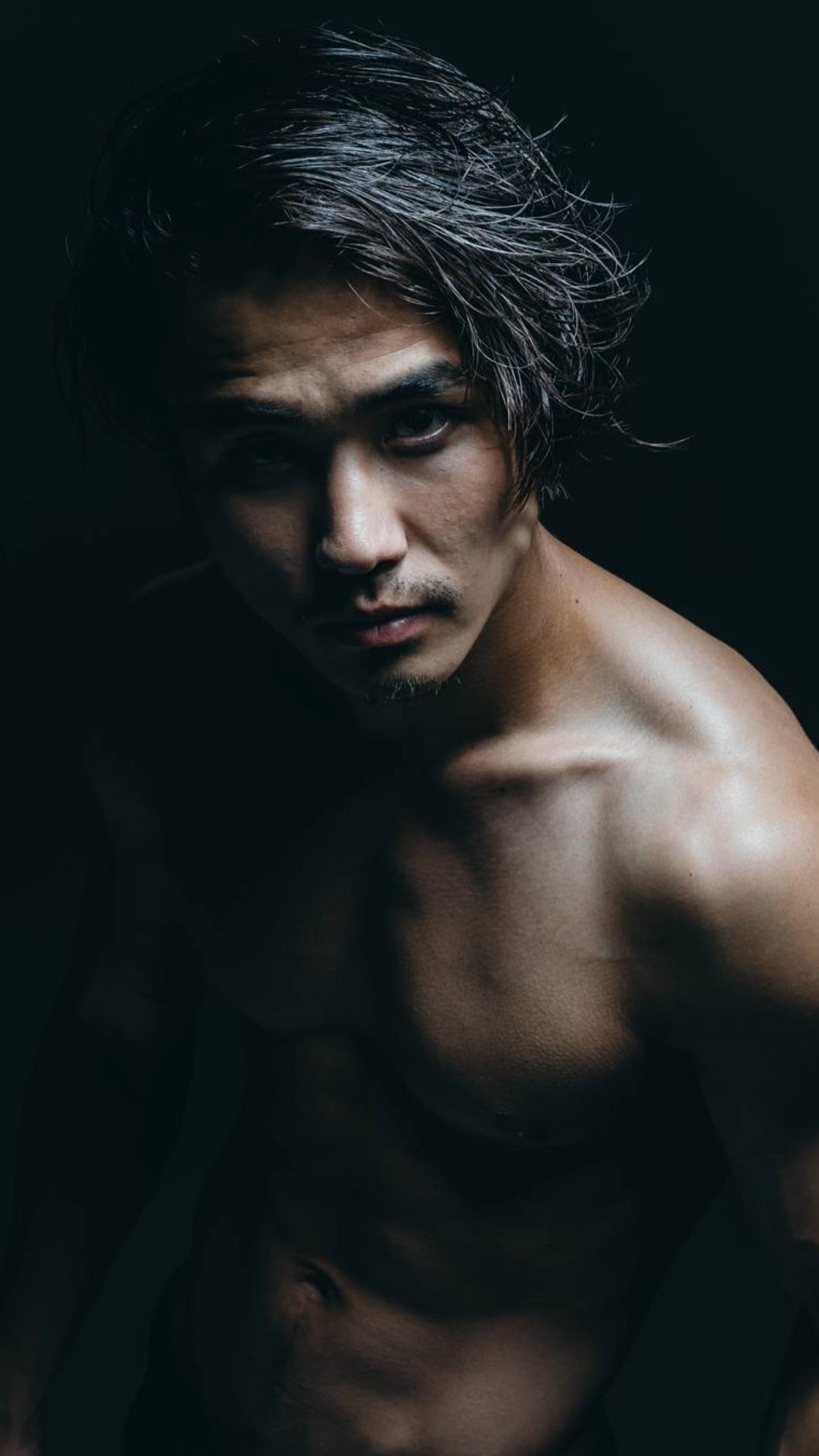 男主角曾根成吉思不吝在社群展現好身材。（圖／車庫提供）