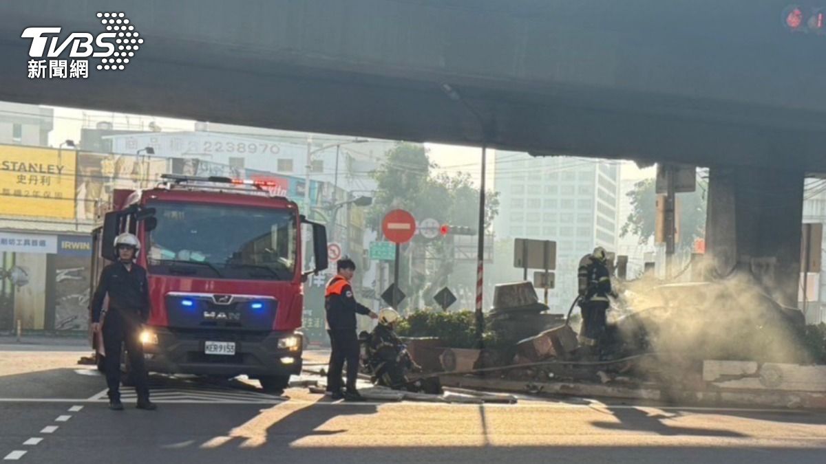 警方發現陳姓駕駛有酒駕行為。（圖／TVBS）