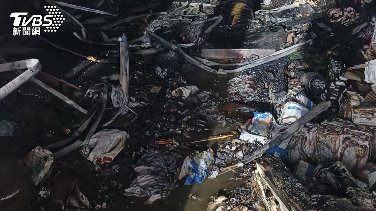 物品燒成灰燼。（圖／TVBS）