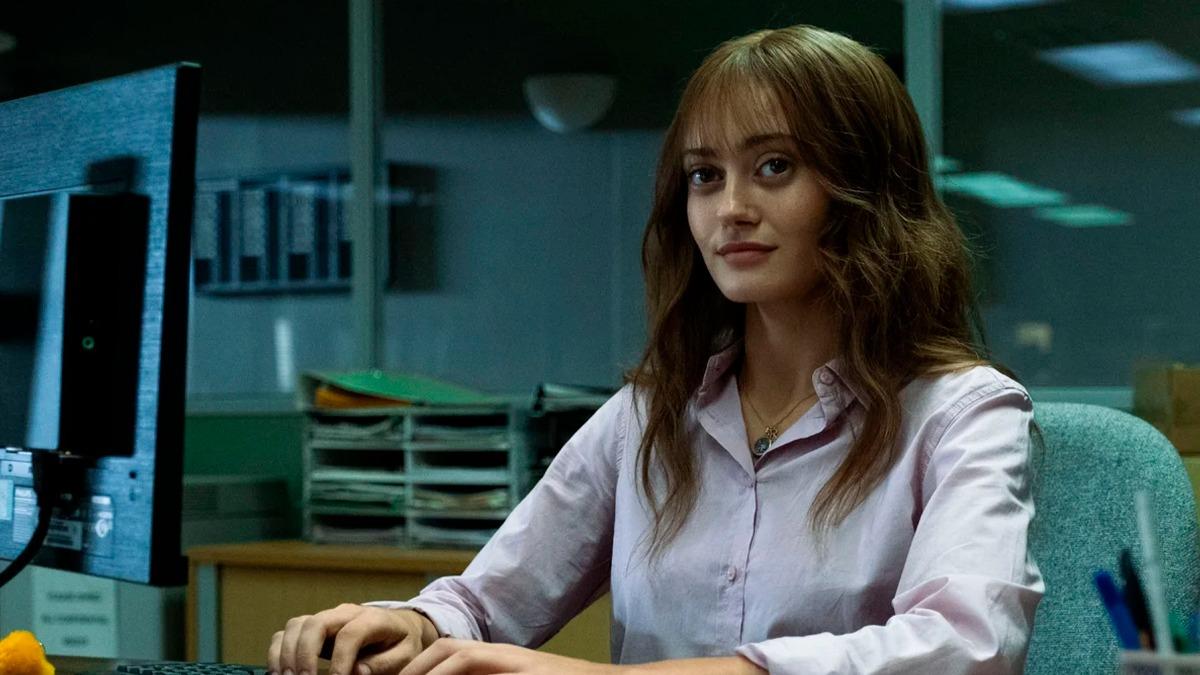 蕾哈儂是職場中的邊緣人。（圖／CATCHPLAY+提供）