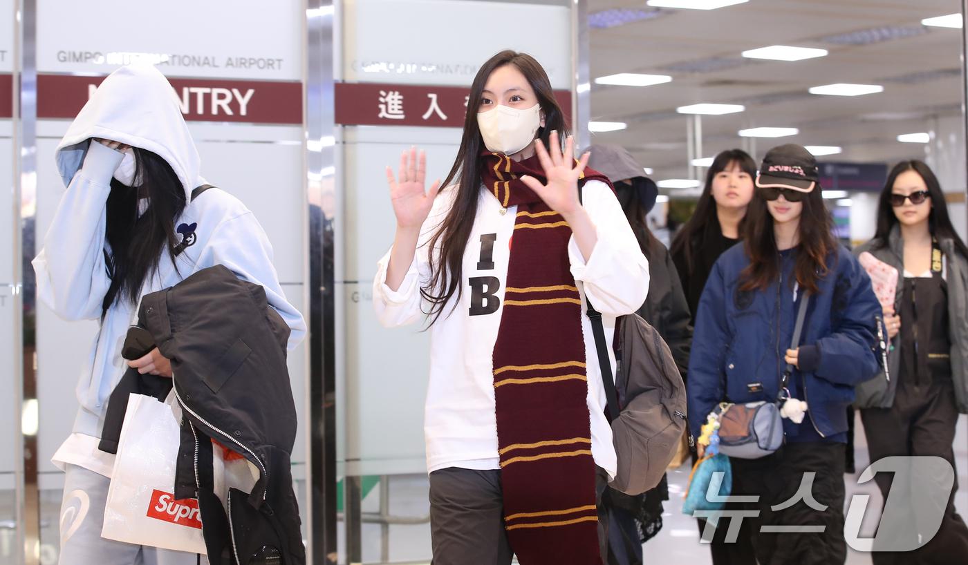 宣布解約後，NewJeans仍在去年底照跑行程。（圖／news1提供）