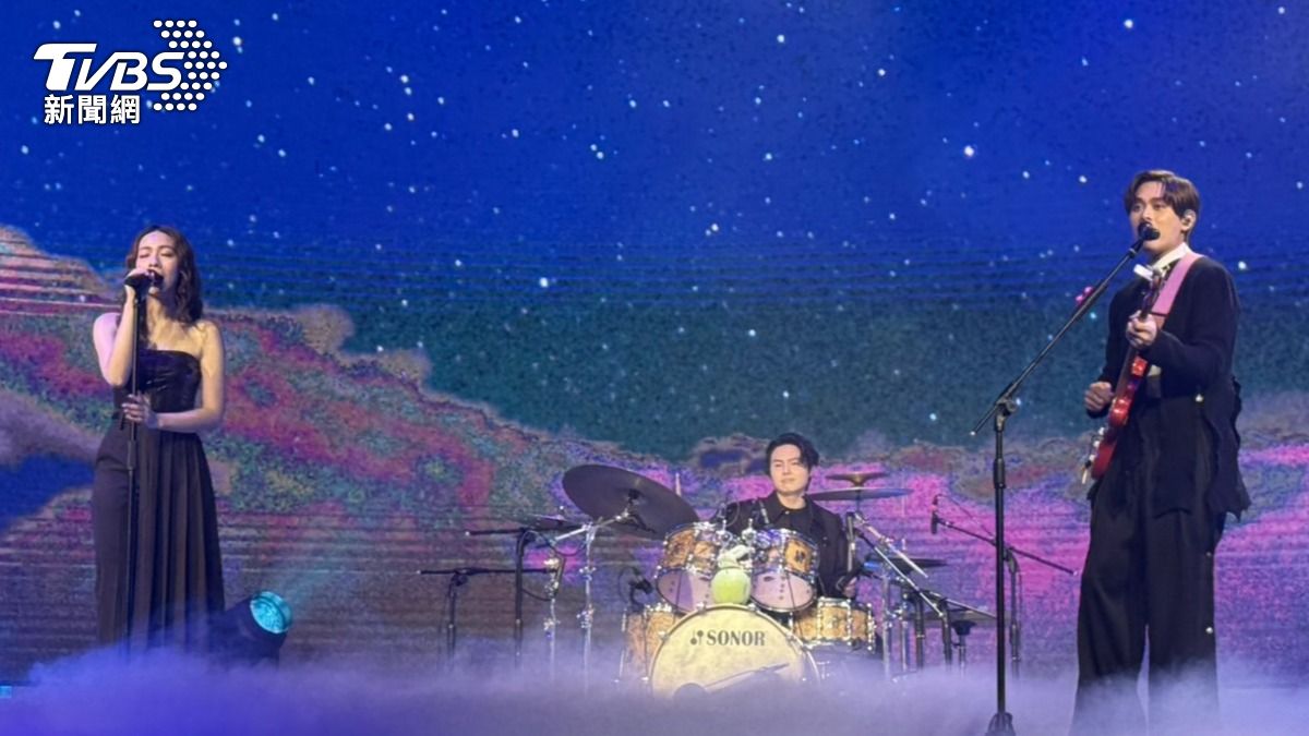 告五人在記者會上獻唱〈從未見過的海〉。（圖／陳薈涵攝）