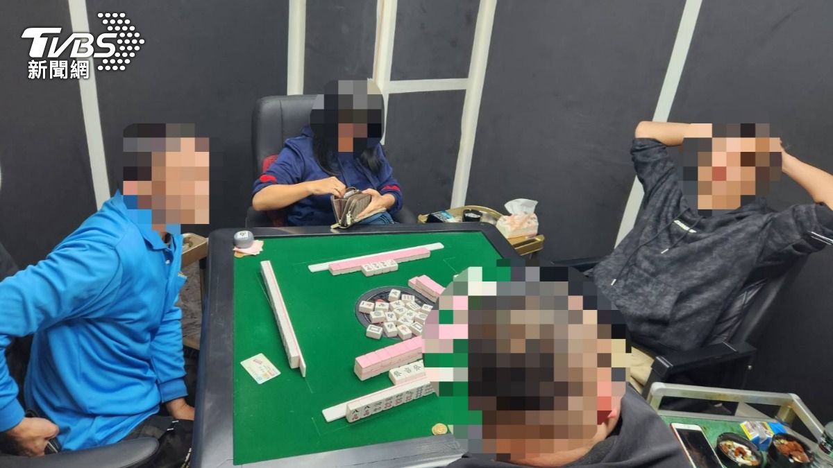 賭徒們也搶賺「年終獎金」，警方攻堅讓他們賭猝不及防。（圖／TVBS）
