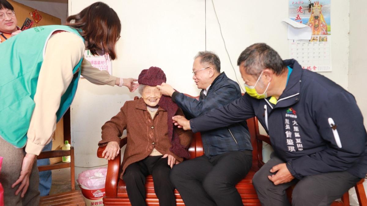 台中人瑞阿嬤已經102歲。（圖／翻攝自仁愛長庚合作聯盟醫院臉書）