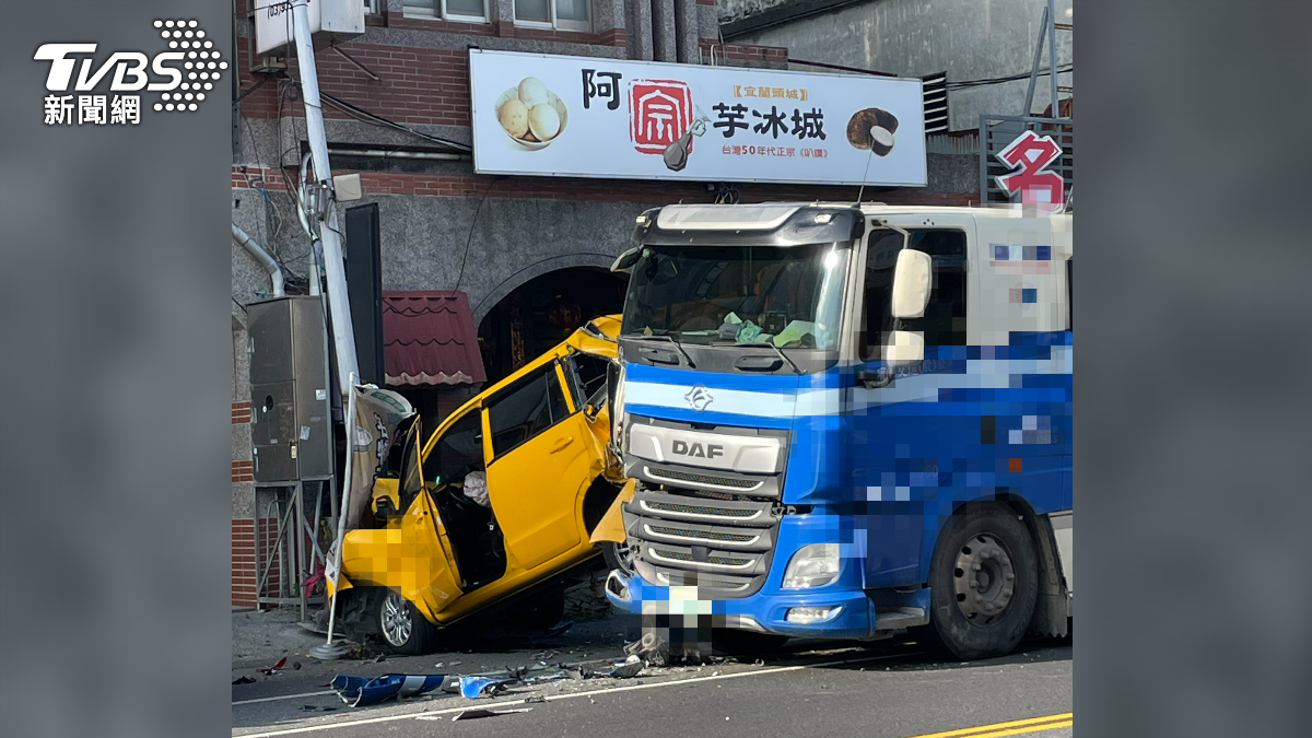 宜蘭4車相撞。（圖／TVBS）