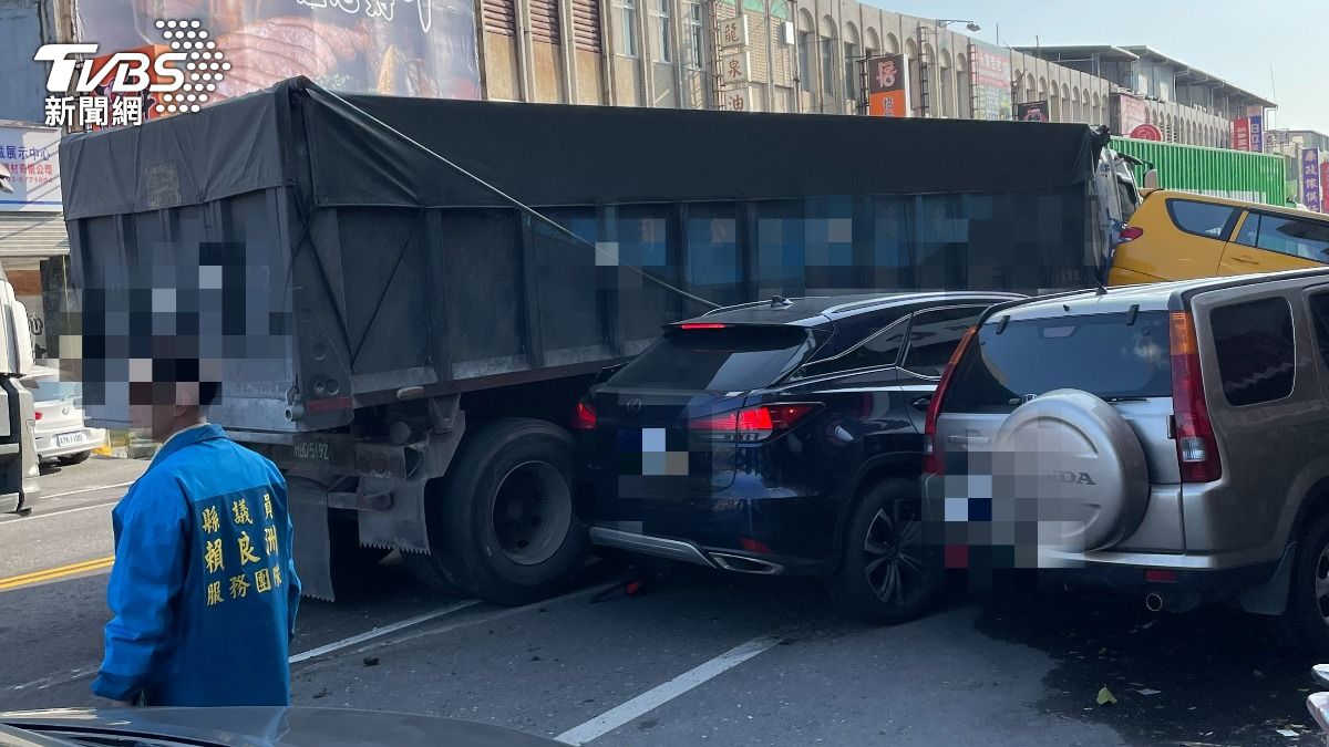 宜蘭4車相撞。（圖／TVBS）