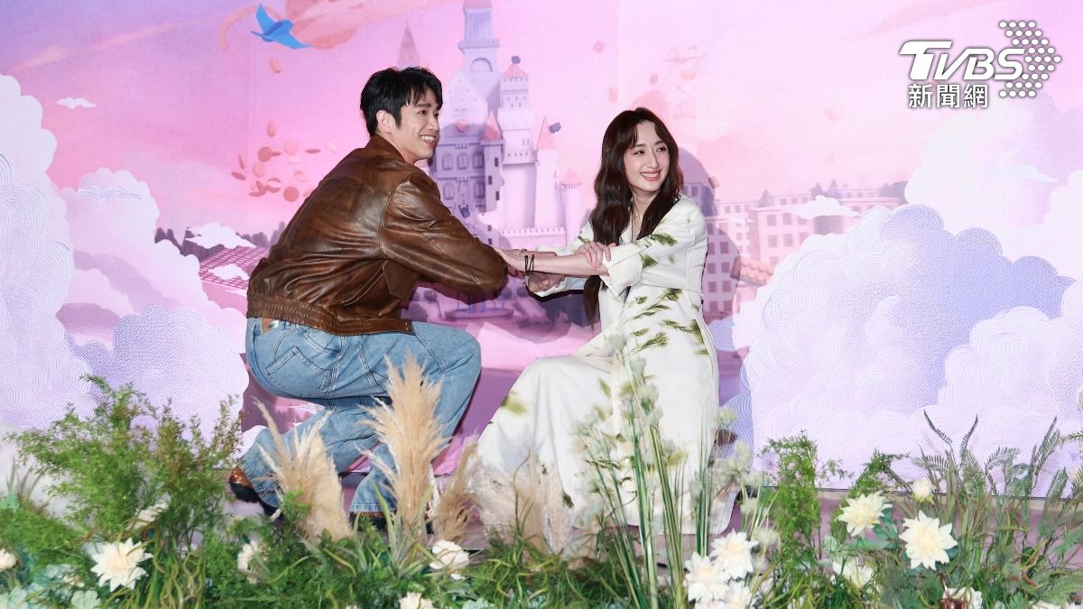 劉以豪（左）、柯佳嬿劇中互動搞笑。（圖／黃城碩攝）