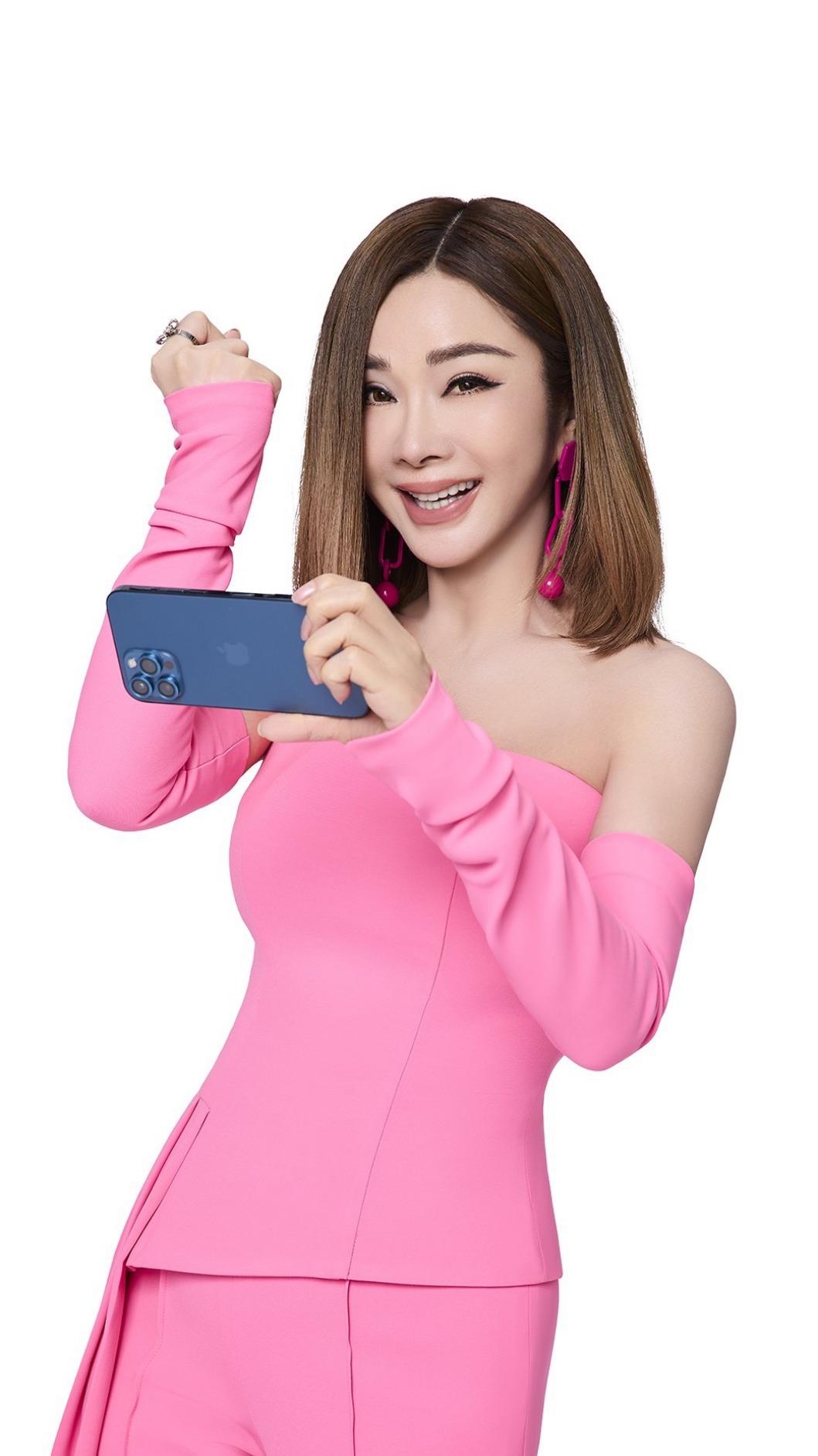 陳美鳳靠打手遊紓壓。（圖／拉斯維加斯娛樂城提供）