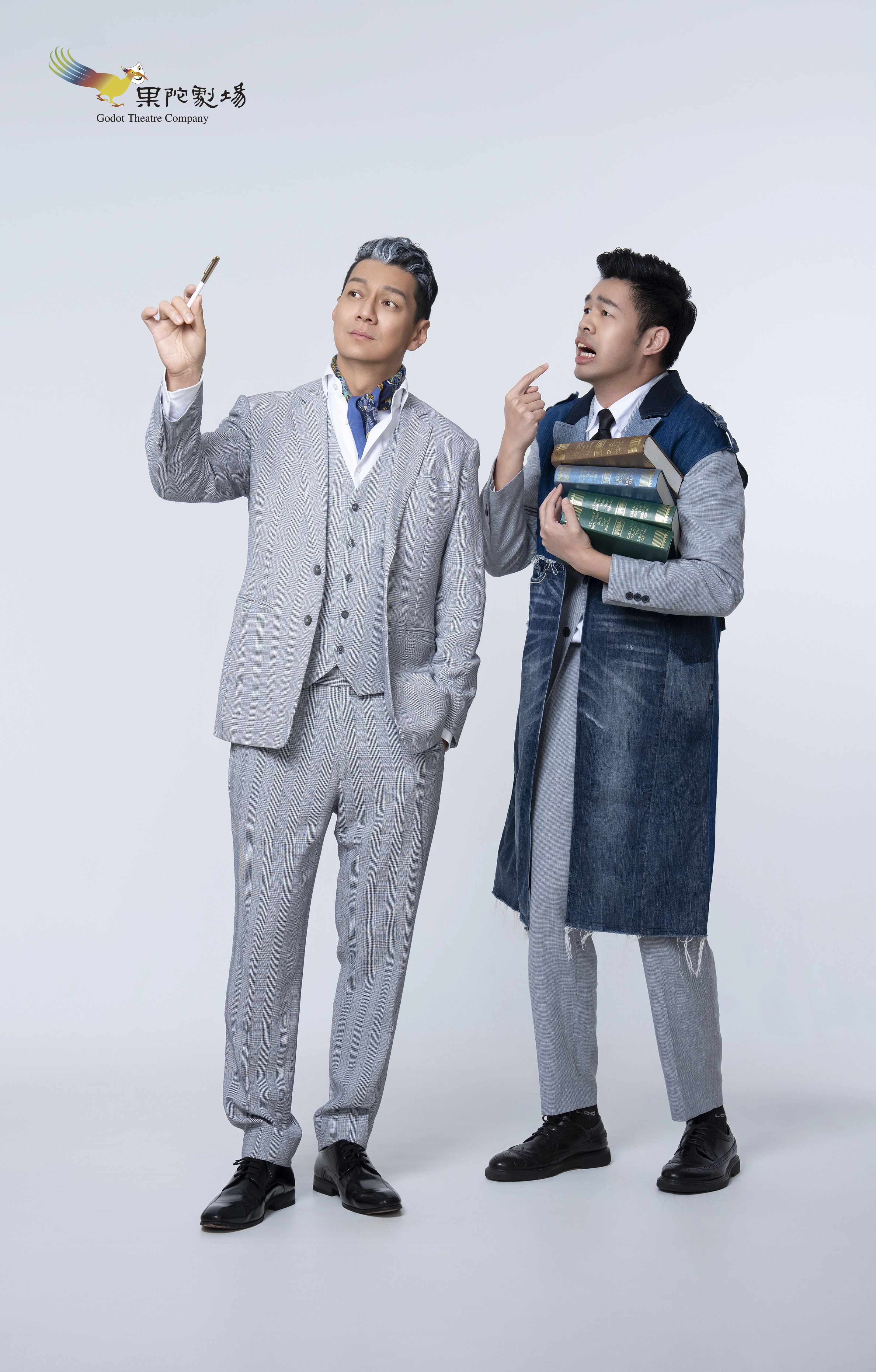 聶雲（左）、陳大天劇中因太空筆有許多精彩對戲。（圖／果陀劇場提供）