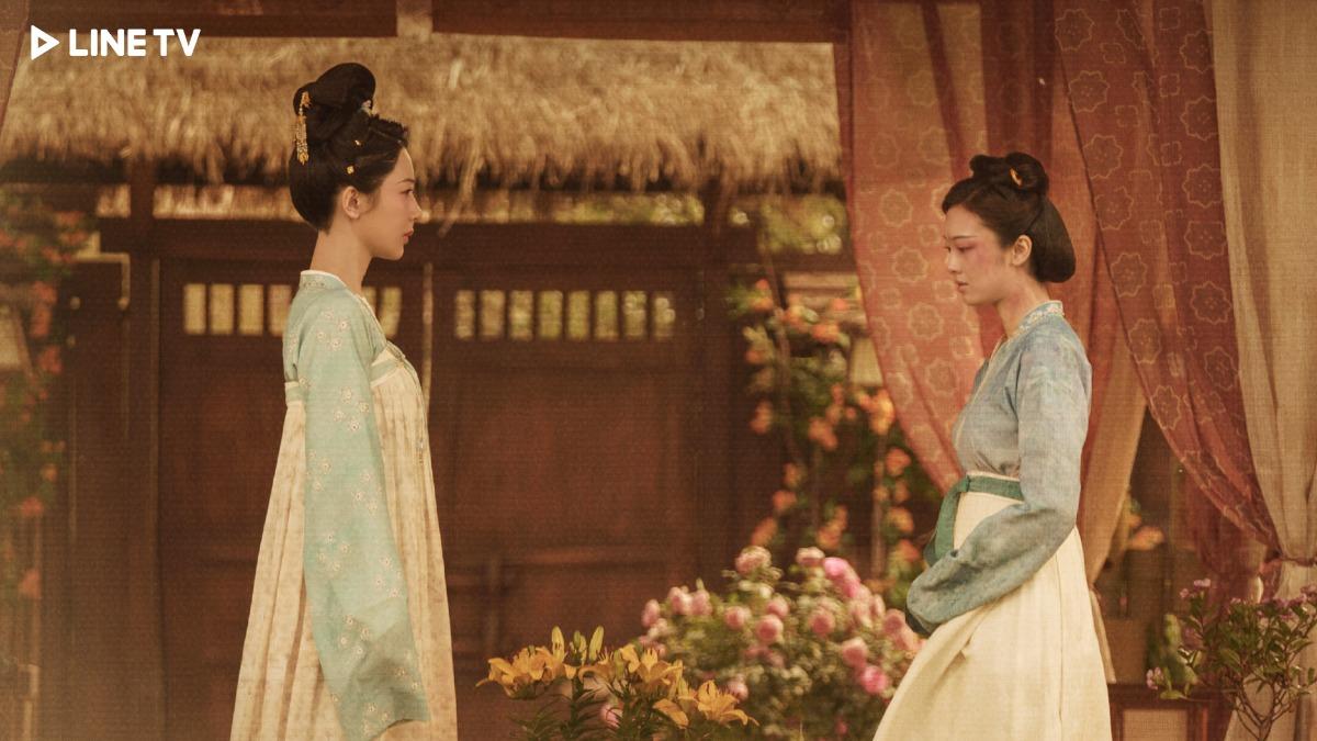 楊紫劇中勸閨密邵芸離開家暴男身邊。（圖／LINE TV提供）