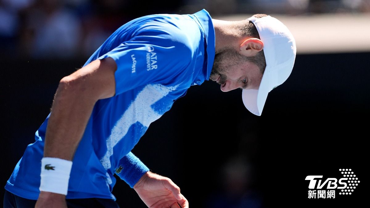 喬科維奇在澳網四強賽提前退賽。（圖／達志影像美聯社）