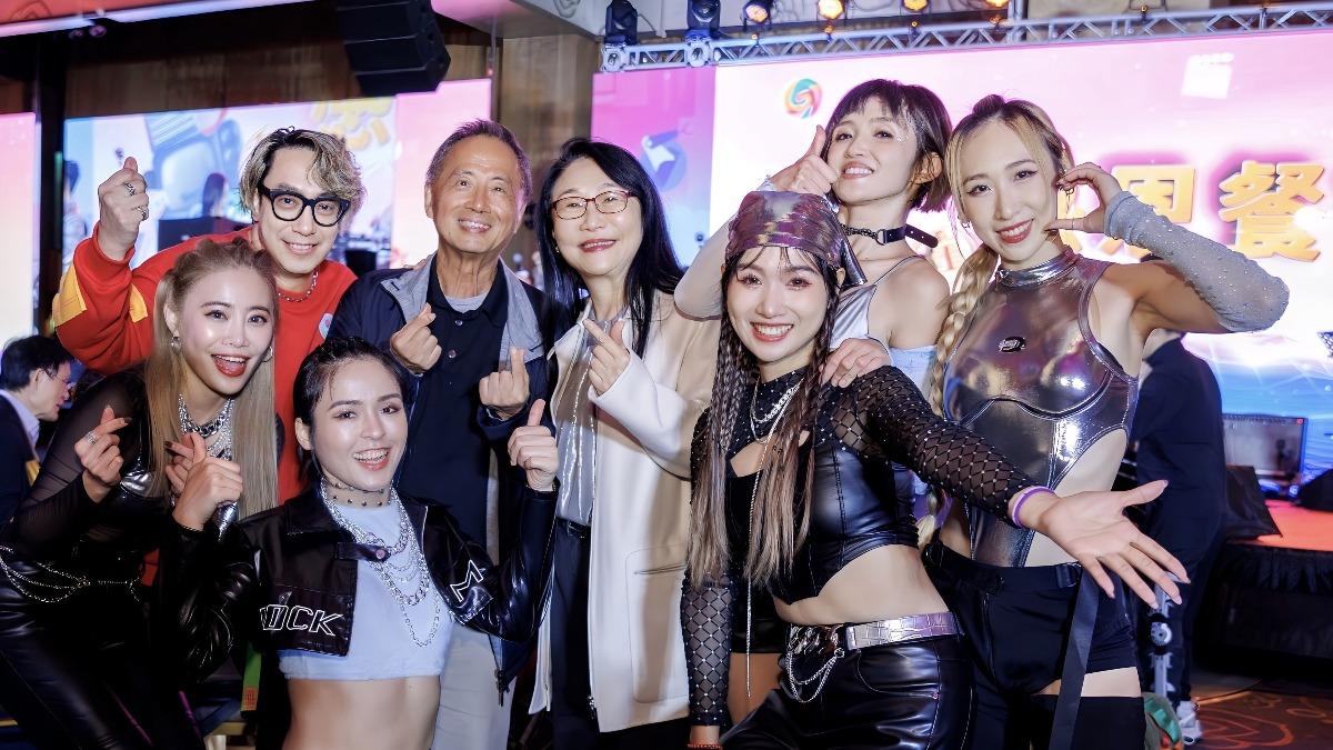 宏達電創辦人王雪紅相當欣賞HOt SHOCk，雙方合作逾20年。（圖／樂團HOt SHOCk提供）