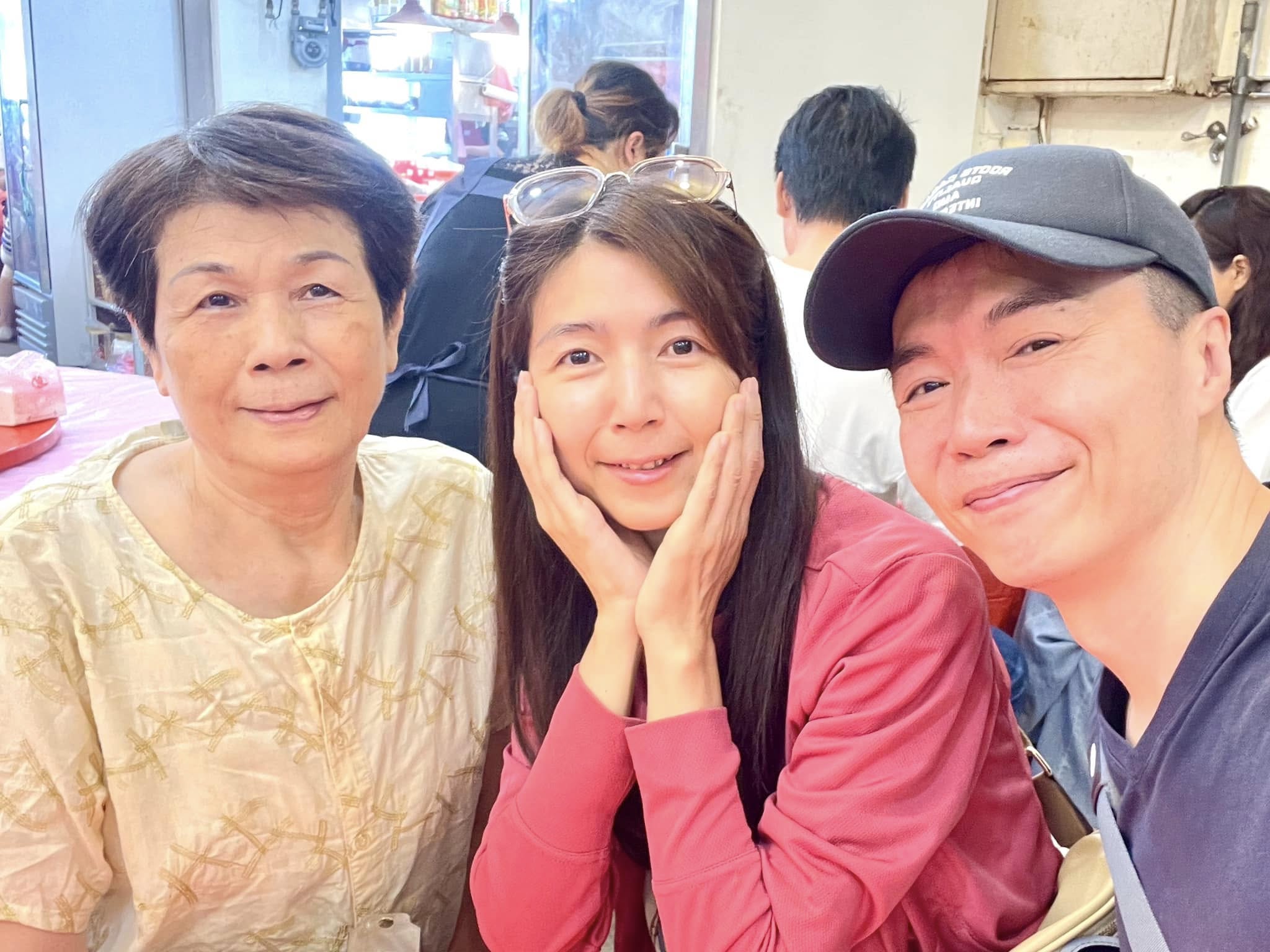 吳鈴山岳母（左）過世。（圖／翻攝自吳鈴山臉書）