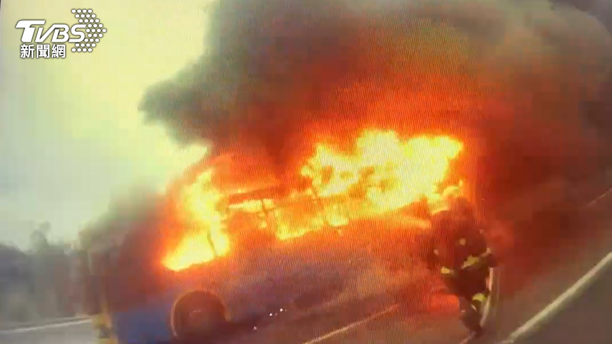 所幸司機急逃生。（圖／TVBS）