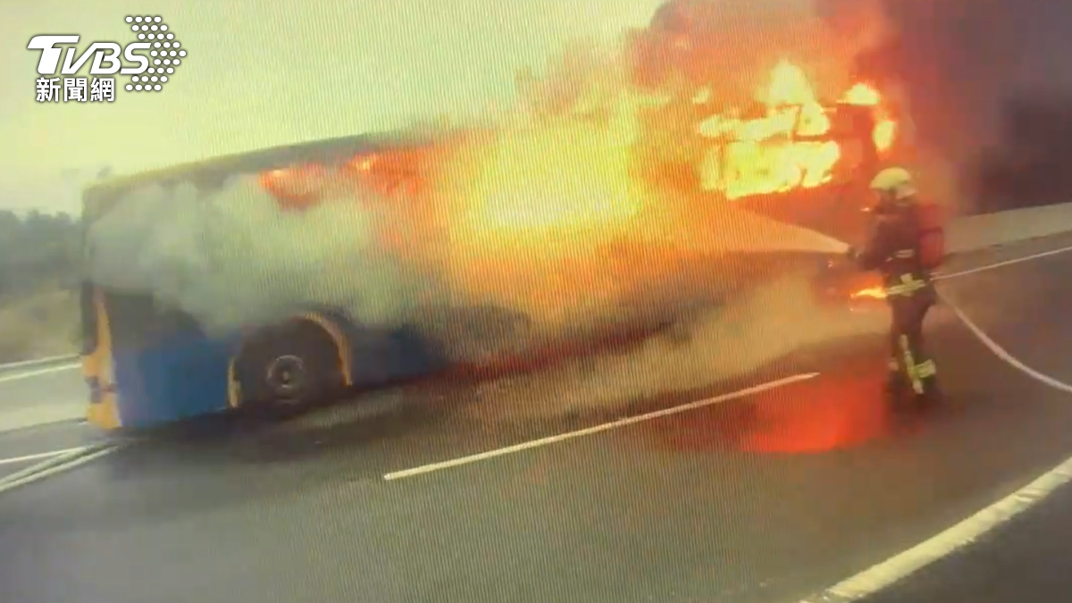 該輛遊覽車要開去報廢。（圖／TVBS）