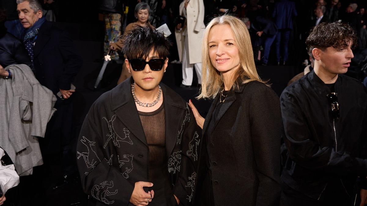 周杰倫（左）與Dior總裁兼執行長Delphine Arnault合影。（圖／杰威爾提供）