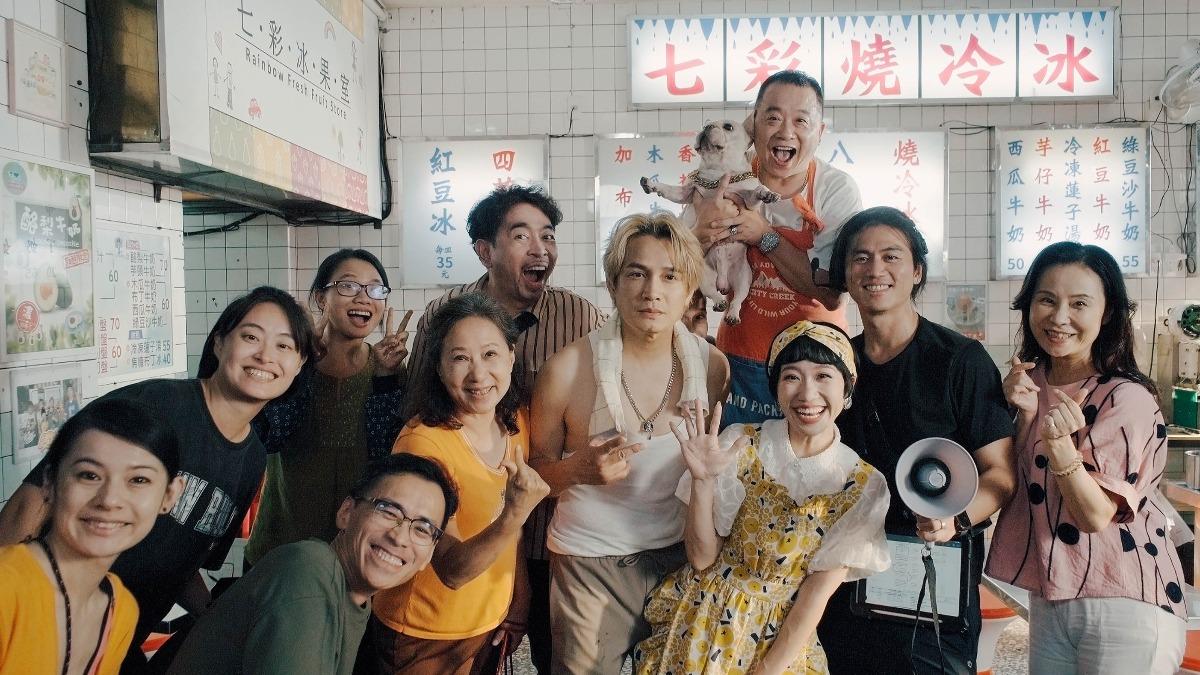 羅文裕和Lulu走訪知名七彩冰果室拍攝。（圖／大賞門文化提供）