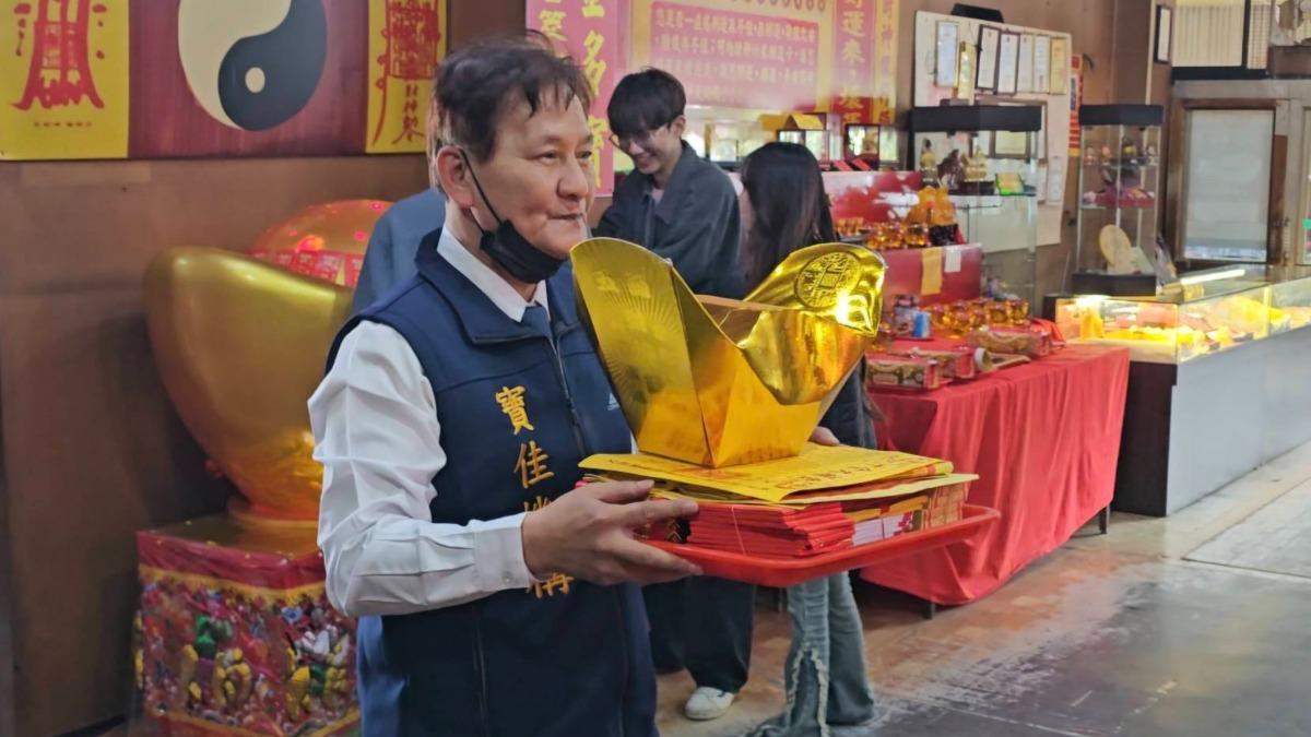 信徒龍潭報恩宮還願(圖/TVBS攝)