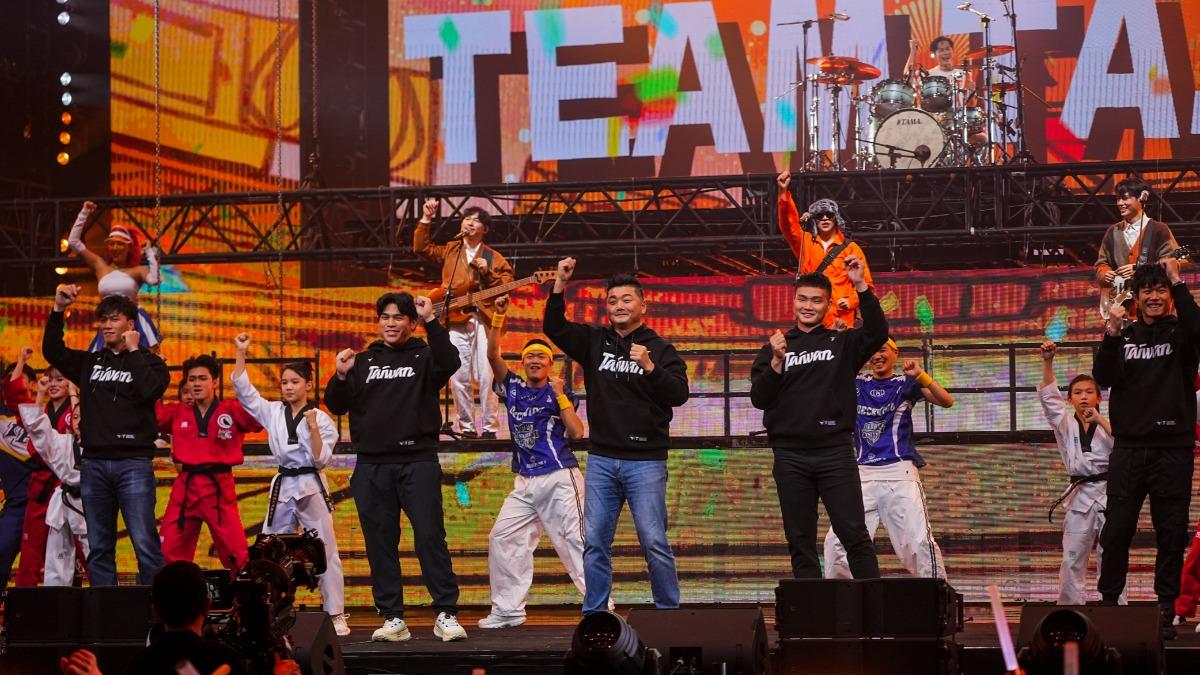 台灣英雄齊聚同樂。（圖／文總提供）