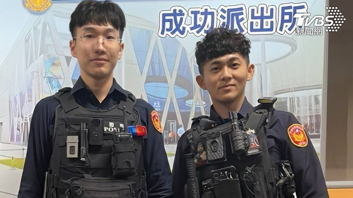 護送的警員是來自鳳山分局成功所警員蔣杰紘、黃禹翔。（圖／TVBS）