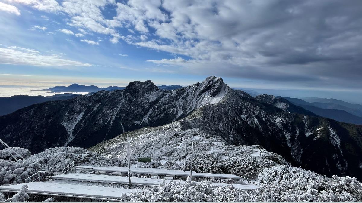 今（28）日凌晨2時4分，玉山低溫來到-14.5度，創下10年來的新低紀錄。（圖／氣象署提供）