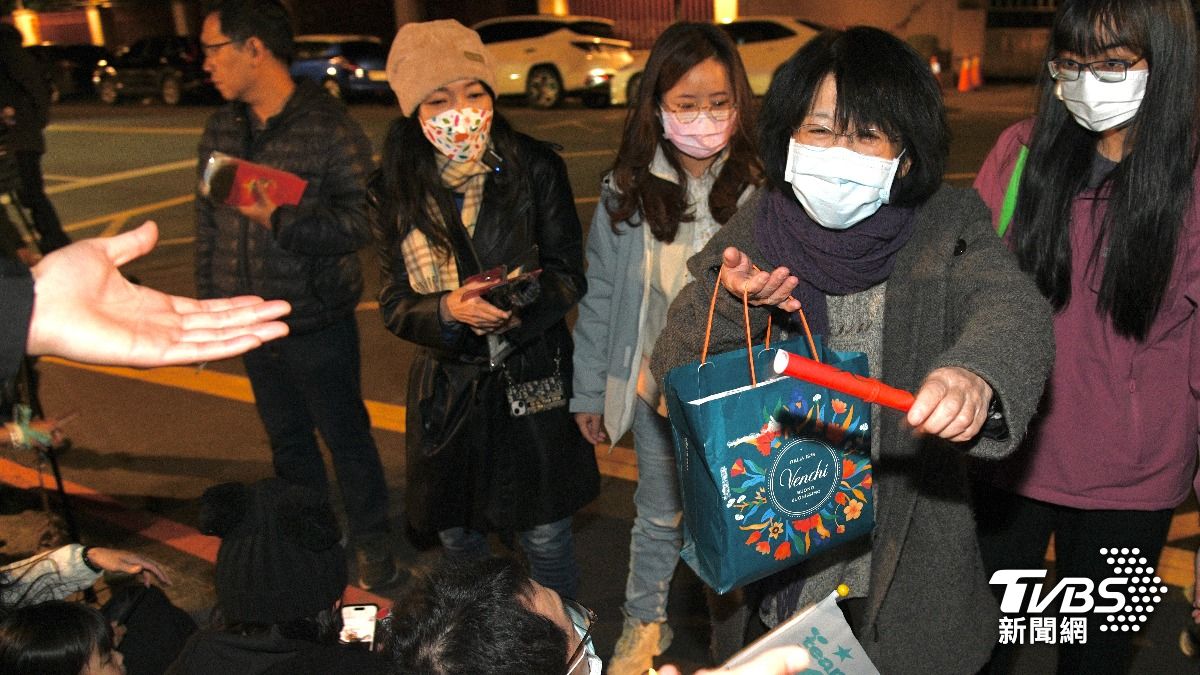 陳佩琪感謝小草的支持。（圖／胡瑞麒攝）