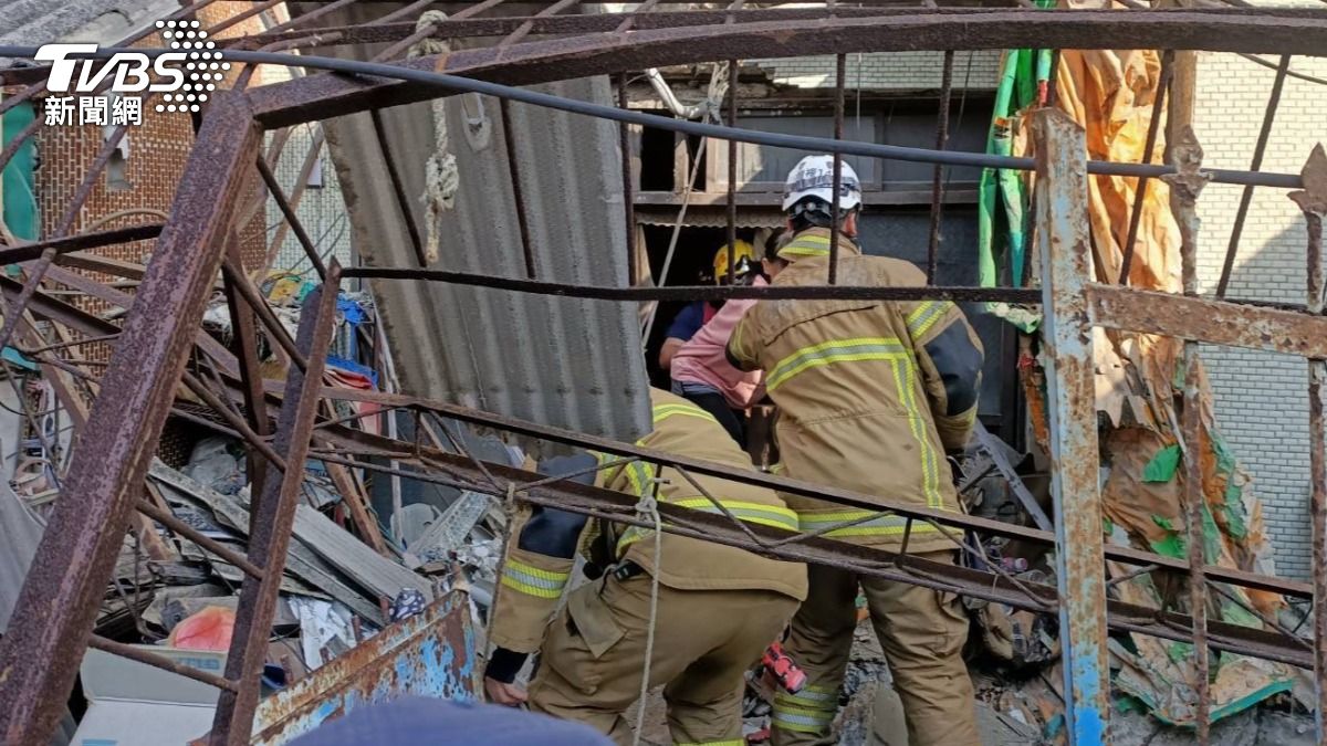 李姓女屋主被救出。（圖／TVBS）