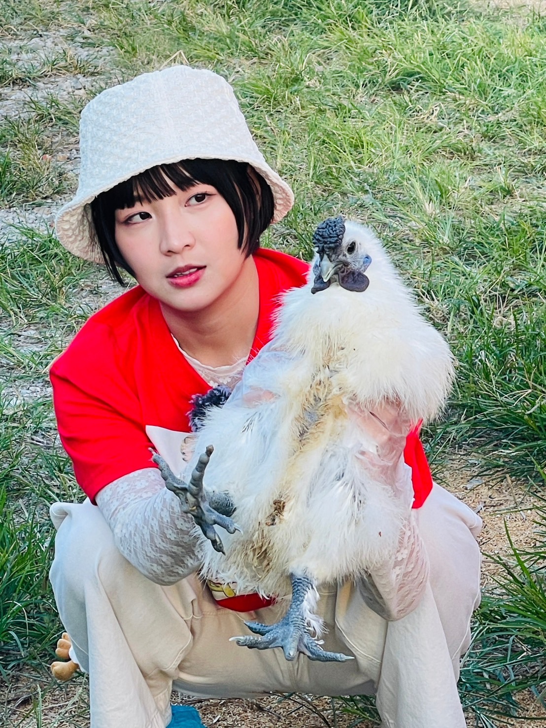 籃籃抓的雞瘋狂逃跑。（圖／民視提供）