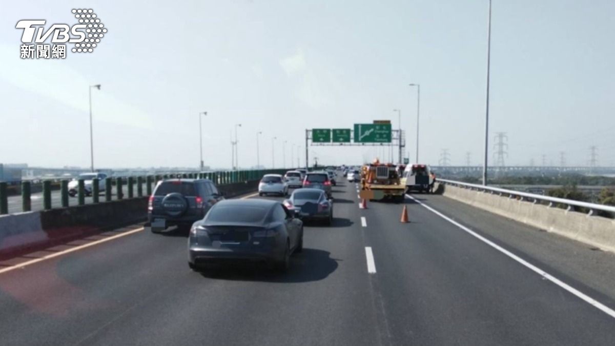 事故造成後方回堵3公里。（圖／TVBS）